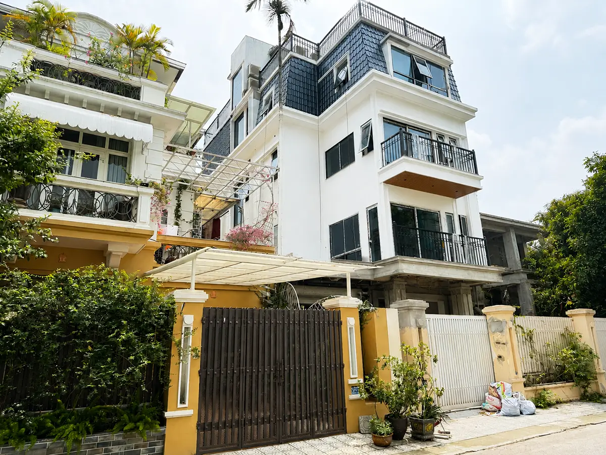 Bán biệt thự Ciputra khu D, diện tích 207m2, có thang máy, gara ô tô, nhà mới hoàn thiện